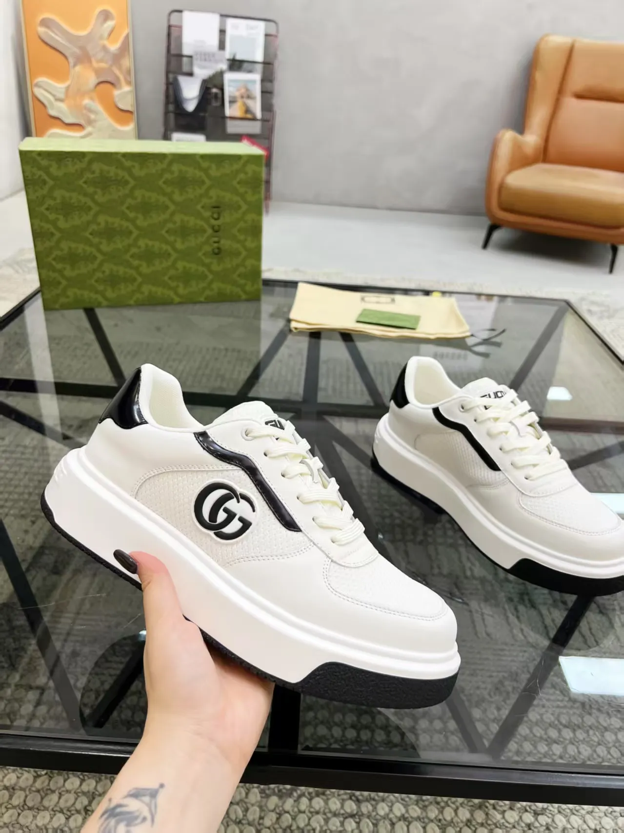 Factory price: 460💰Gucci new men's shoes GUCCI [Lightning] latest shoes are shipped. Original quality, fashionable, made of special materials, sheepskin lining, brand new packaging. The foot feels super comfortable and the workmanship is impeccable. Size: 38-45